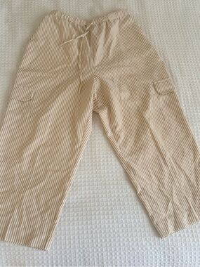 Orvis Beige and White Striped Cargo Capris